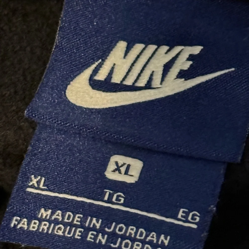 Nike - Picture 2 of 2